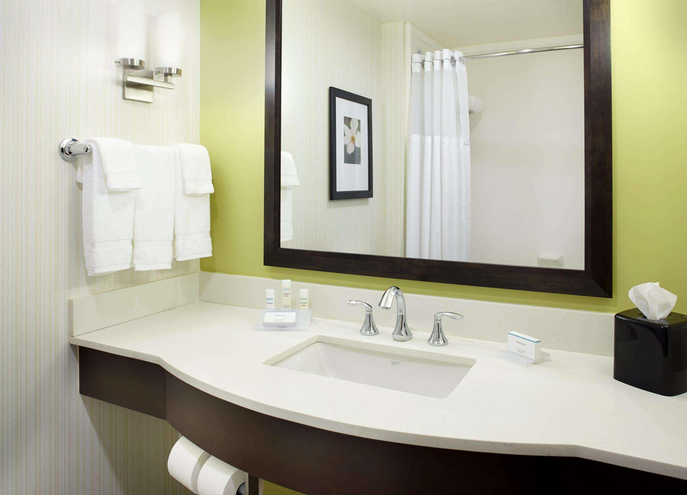Hilton Garden Inn Roanoke Exterior photo