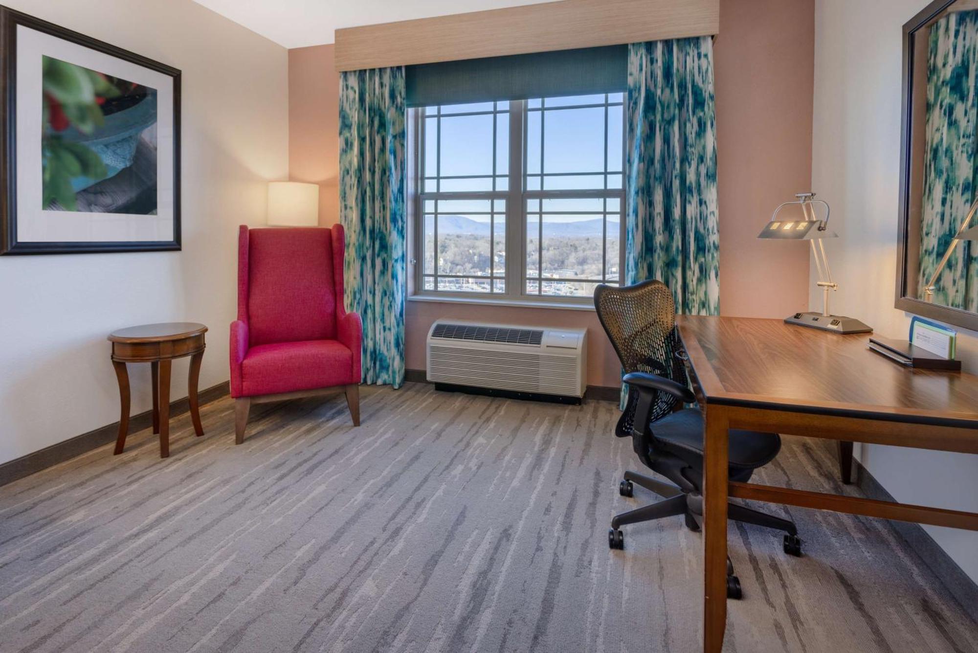 Hilton Garden Inn Roanoke Exterior photo